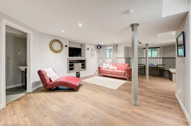 房产图片 29 - 33 Manitoulin Cres