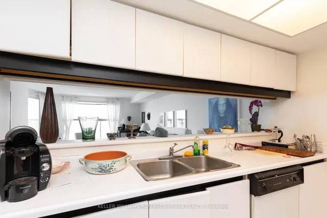 Additional image 12 of 77 Harbour Sq Unit 2910