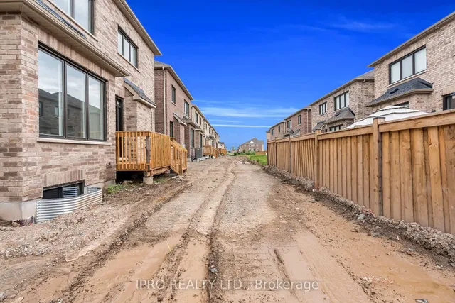 Additional image 45 of 372 Bergamot Ave