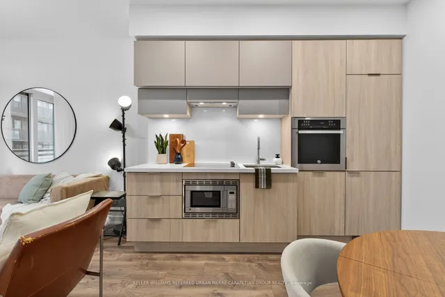 Additional image 19 of 39 Roehampton Ave Unit 408