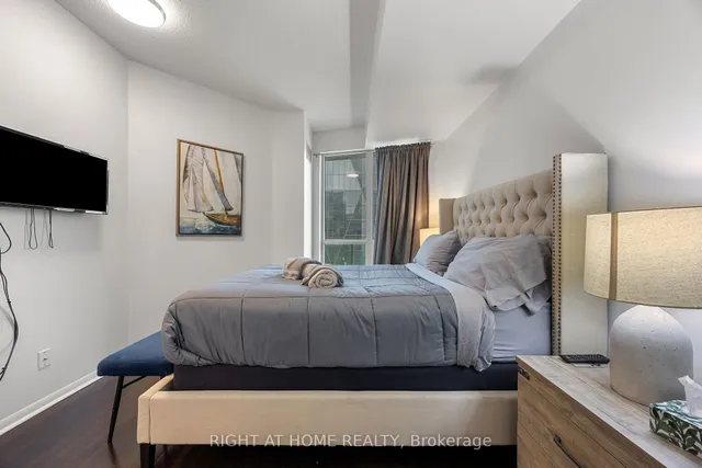 Additional image 12 of 18 Yonge St Unit 3602