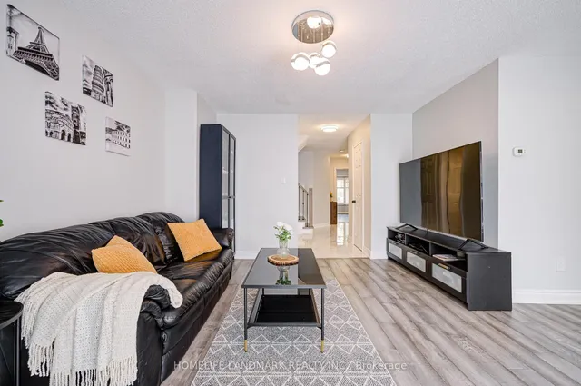 Additional image 18 of 2006 Glenada Cres Unit 27