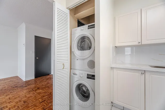 Additional image 15 of 33 Harbour Sq Unit 1421