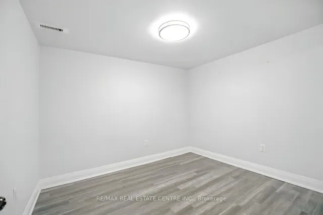 Additional image 33 of 21 Chopin Cres
