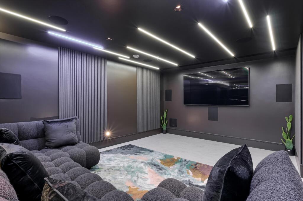 Additional image 18 of Brookmans Avenue, Brookmans Park, Hatfield, Hertfordshire, AL9