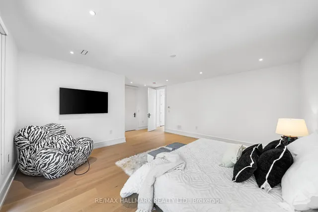 Additional image 23 of 22 Divadale Dr