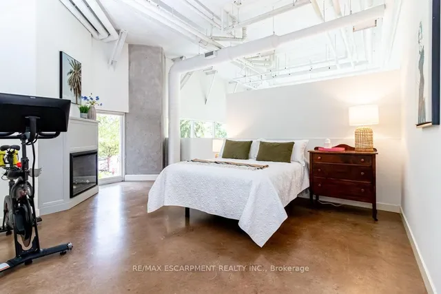 Additional image 23 of 66 Bay St Unit 102