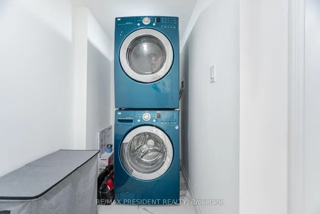 Additional image 40 of 58 Frontenac Cres