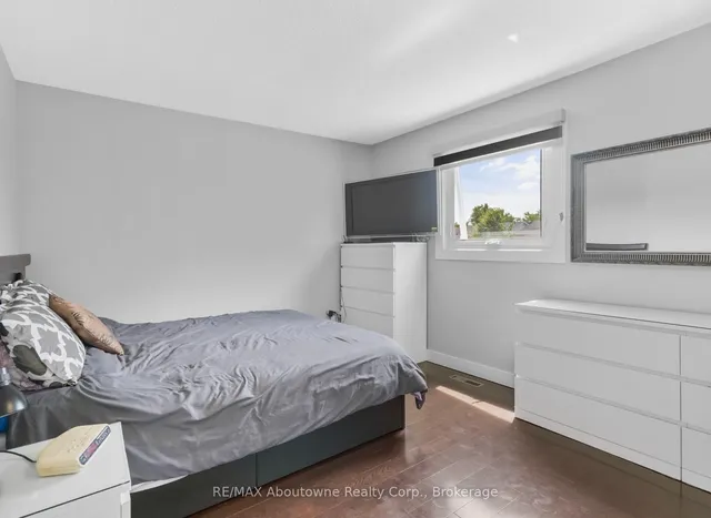 Additional image 21 of 17 Adam St