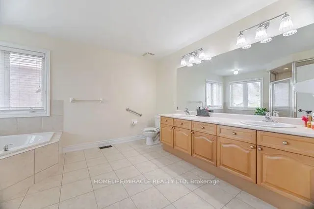 Additional image 25 of 2373 Rideau Dr