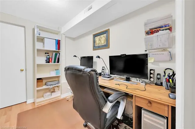 房产图片 32 - 10 Cadham Blvd 单元17