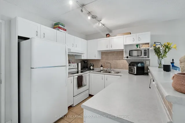 Additional image 5 of 1451 Walker's Line Unit 313