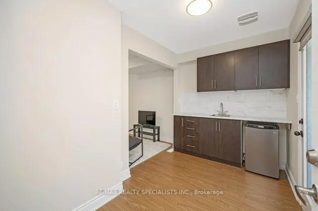 Additional image 28 of 34 Aspen Hills Rd