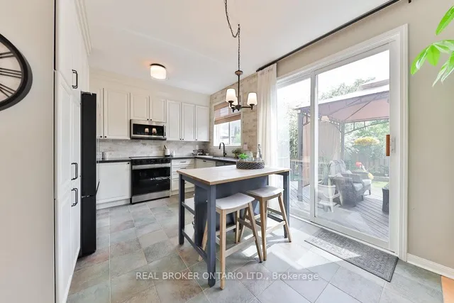 Additional image 7 of 591 Caverhill Cres