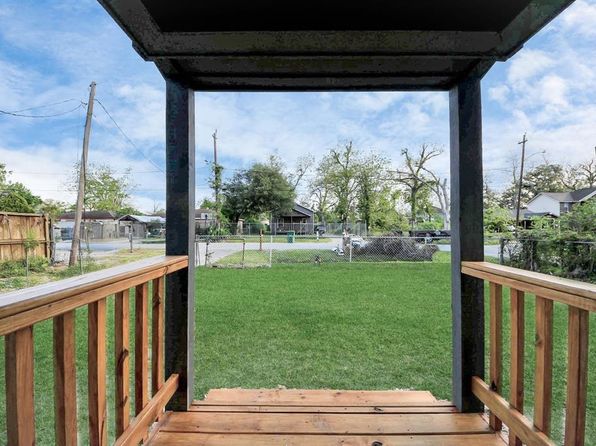 8014 Crestview Dr, Houston, TX 77028