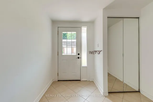 Additional image 3 of 1270 Gainsborough Dr Unit 4