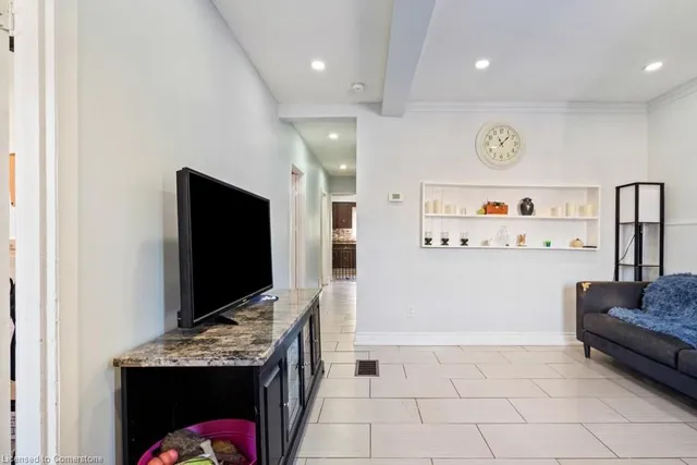 Additional image 4 of 30 Robins Ave