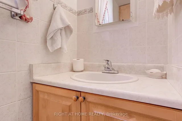 Additional image 20 of 124 Clairton Cres