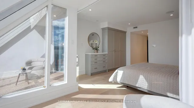 Additional image 17 of 99 Harbour Sq Unit 613