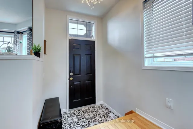 房产图片 4 - 2567 Capilano Cres