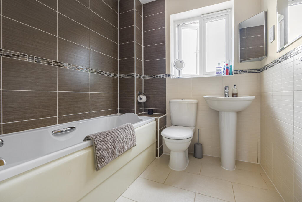 Additional image 21 of Laburnum Grove, St. Albans, Hertfordshire, AL2