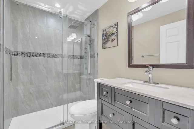 Additional image 37 of 939 Zeller Cres