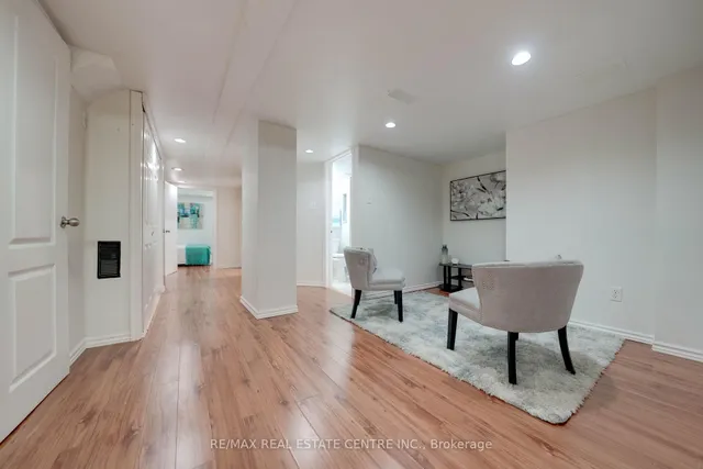 Additional image 25 of 32 Queen Anne Dr