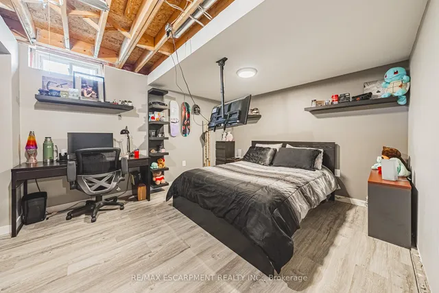 Additional image 28 of 185 COMFORT Crt