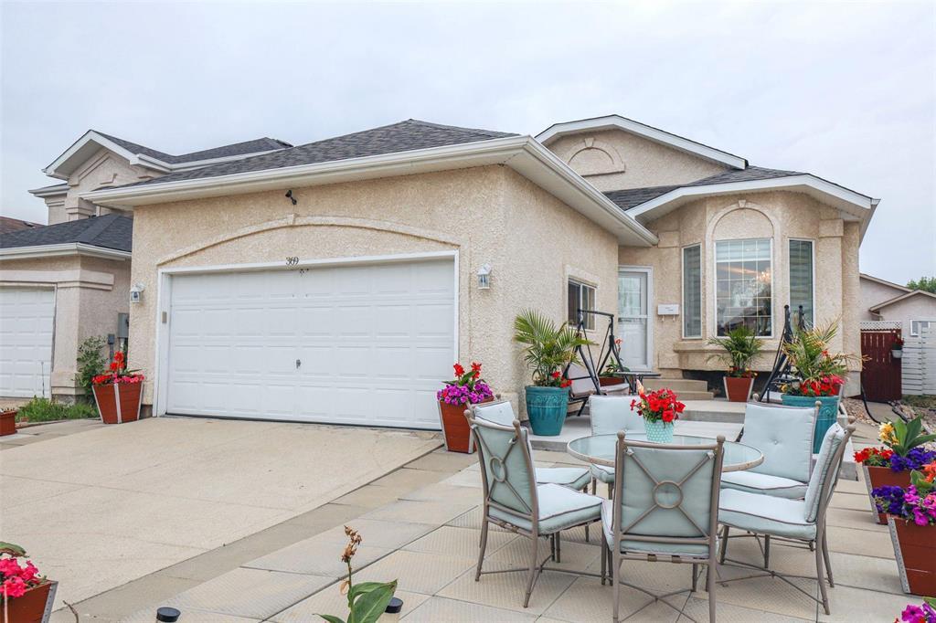369 Bairdmore Boulevard|Winnipeg, Manitoba R3T6B1