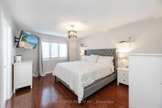 Additional image 17 of 28 Versailles Cres