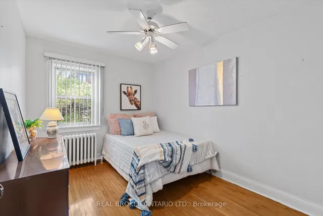 Additional image 25 of 882 Coxwell Ave