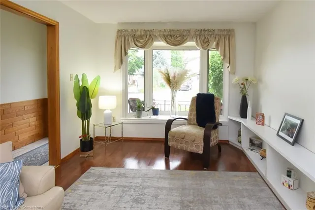 Additional image 11 of 2 Lobo Crt