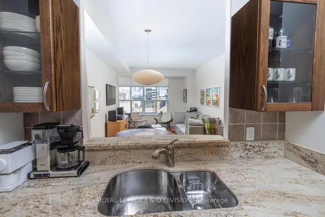 Additional image 10 of 438 Richmond St Unit 610