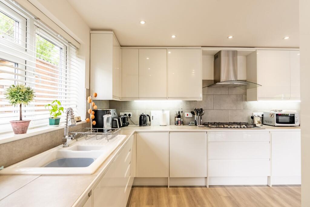 Additional image 9 of Pilgrim Close, Park Street, St. Albans, Hertfordshire, AL2