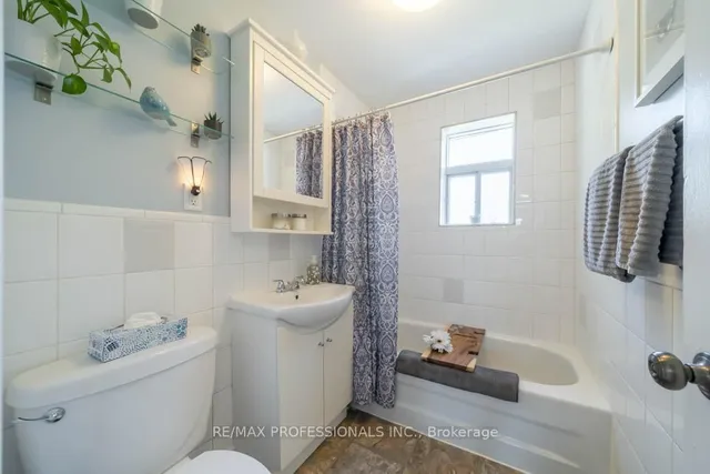 Additional image 11 of 82 Colonial Ave