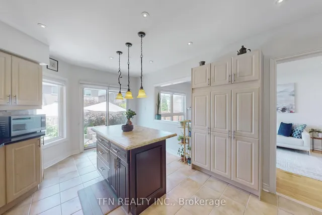 Additional image 13 of 851 Clemens Cres