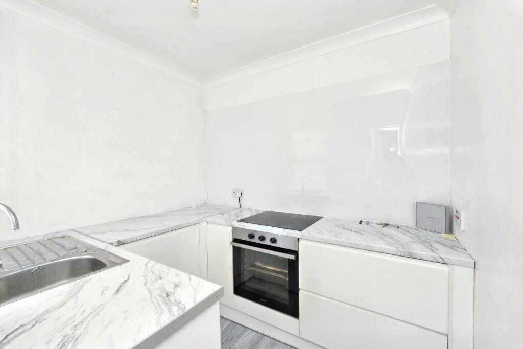 Additional image 4 of Flat D, 25 Cambridge Road, St. Albans, Hertfordshire, AL1 5LH