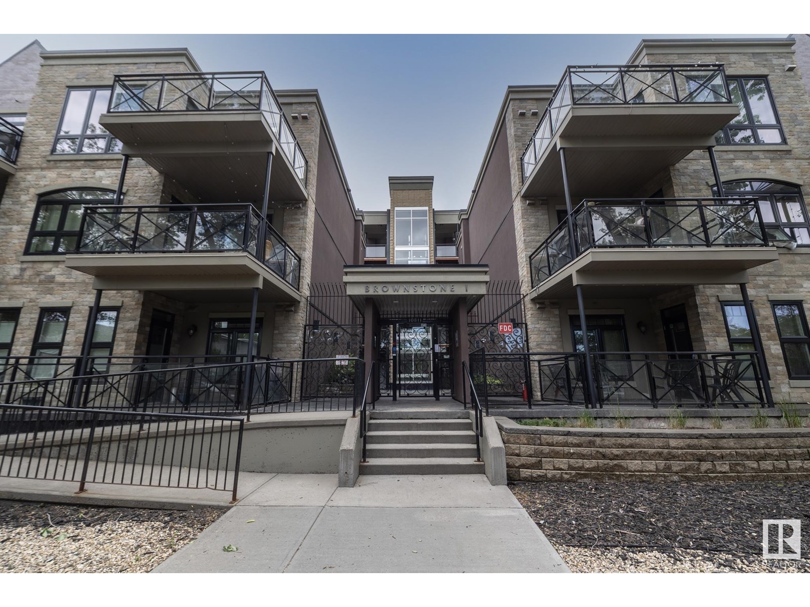 #213 10811 72 AV NW|Edmonton, Alberta T6E1A4