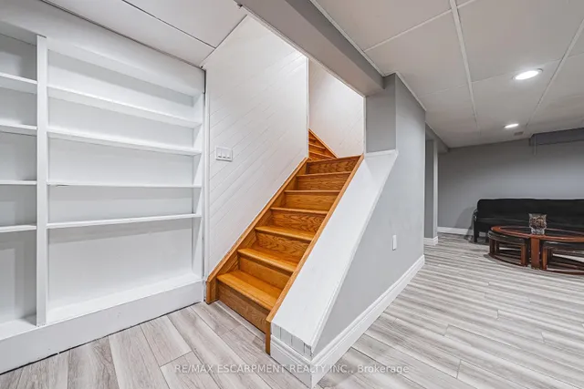 Additional image 28 of 412 Melanie Cres