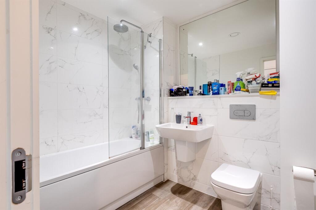 Additional image 6 of The Bank Tower II, B16