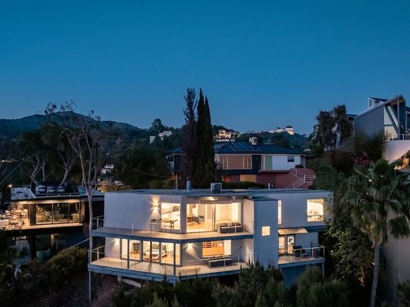 5675 Spreading Oak Dr, Los Angeles, CA 90068