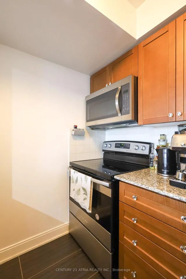Additional image 11 of 125 Village Green Sq Unit 3707
