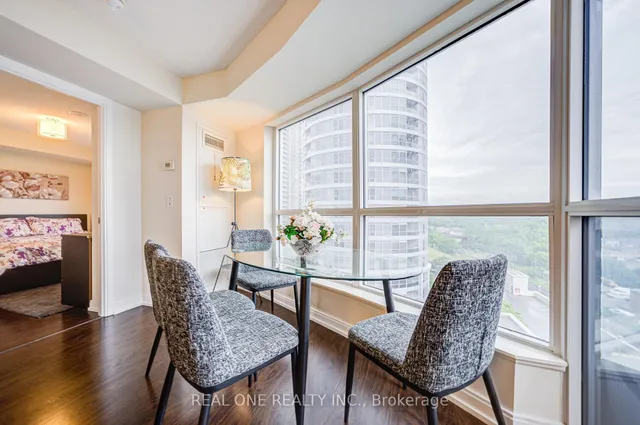 房产图片 22 - 151 Village Green Sq 单元 1008