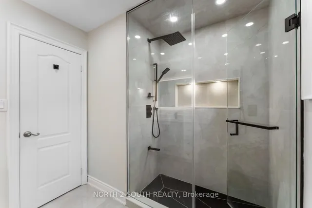 Additional image 31 of 41 Youngestar Tr