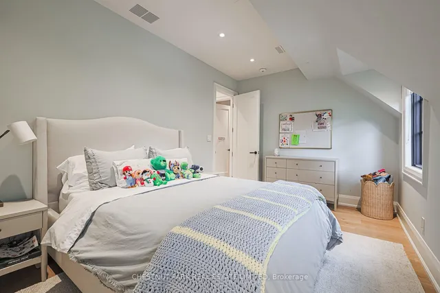 Additional image 43 of 142 Buckingham Ave