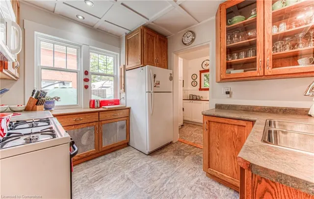 Additional image 11 of 120 Moore Ave