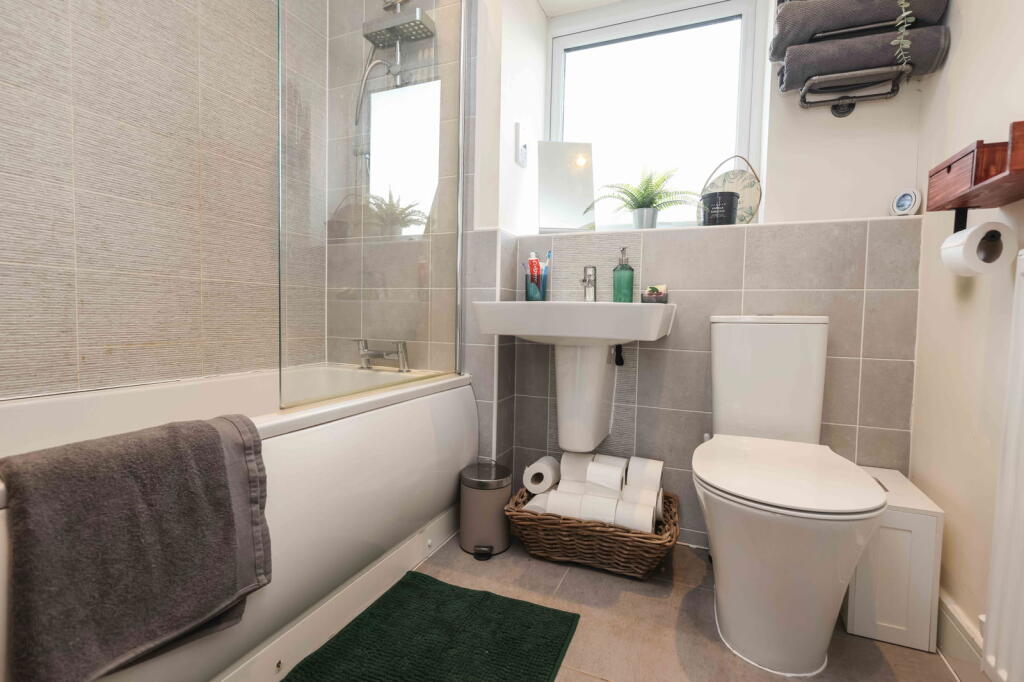 Additional image 10 of Compton Way B33