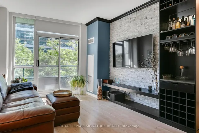 Additional image 7 of 16 Yonge St Unit 306