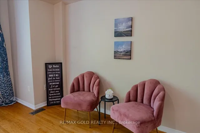 Additional image 30 of 21 Townley Cres