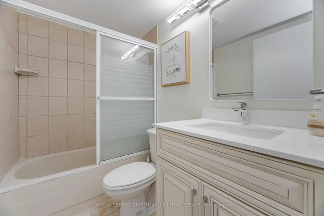 Additional image 16 of 33 Harbour Sq Unit 1421